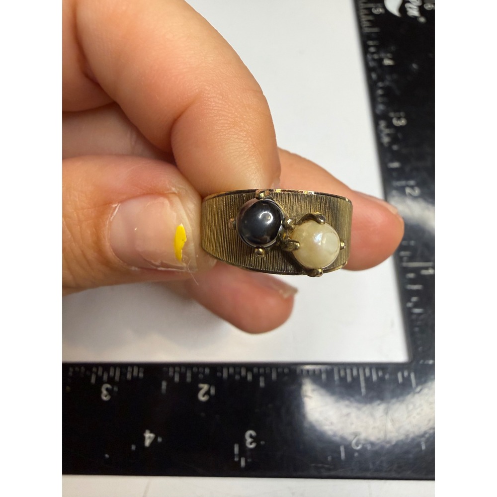Vintage 18KT HGE Gold Plated Textured Bypass Ring Black Cream Cabochon Size 8.5